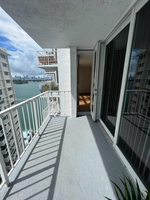 BAYVIEW TERR CONDO - Residential Lease