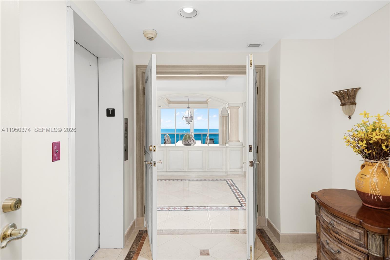 MAJESTIC TOWER - Residential