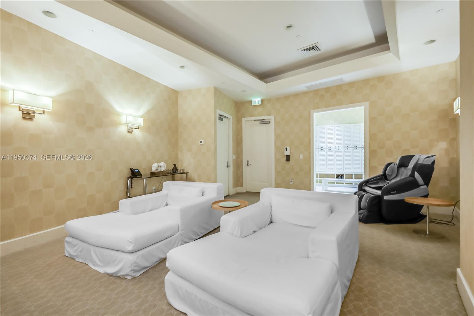 MAJESTIC TOWER - Residential