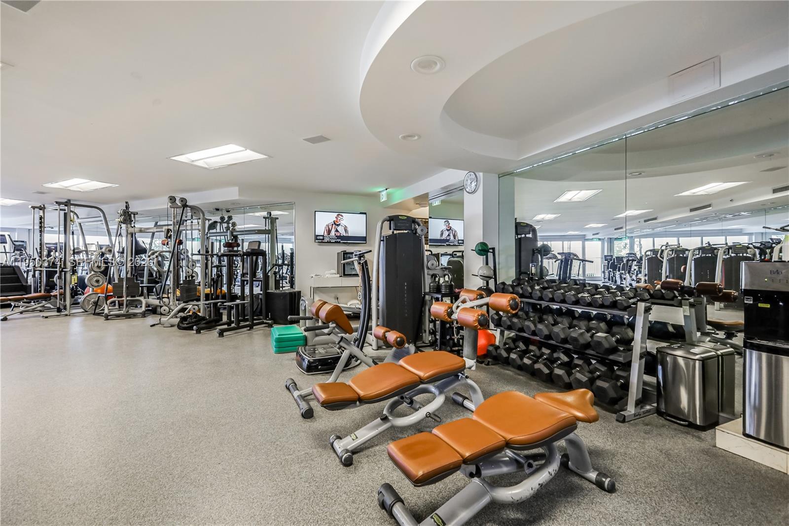 MAJESTIC TOWER - Residential