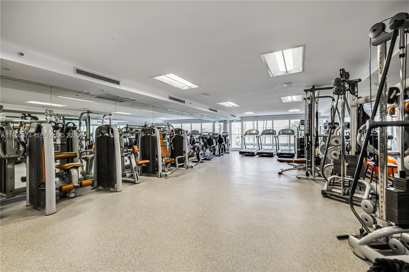 MAJESTIC TOWER - Residential