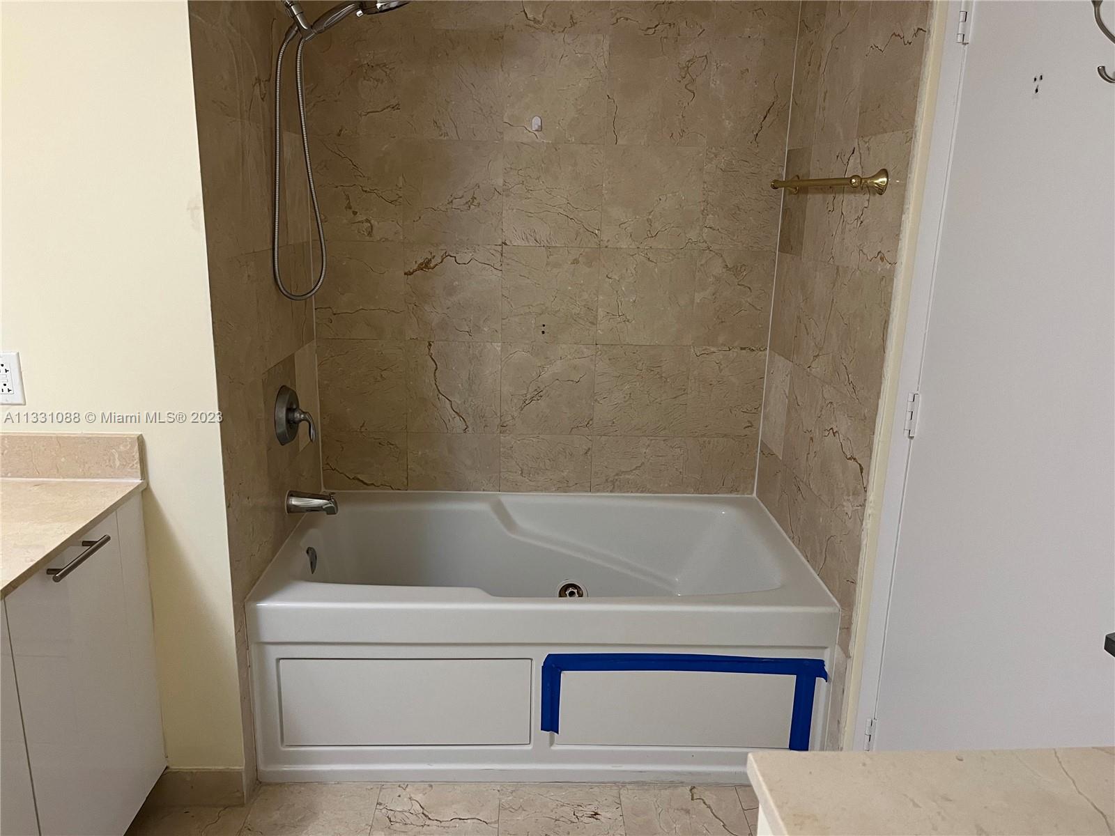 1800 CLUB CONDO - Residential Lease