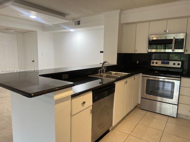 HOLLYWOOD PARC CONDOMINIU - Residential Lease