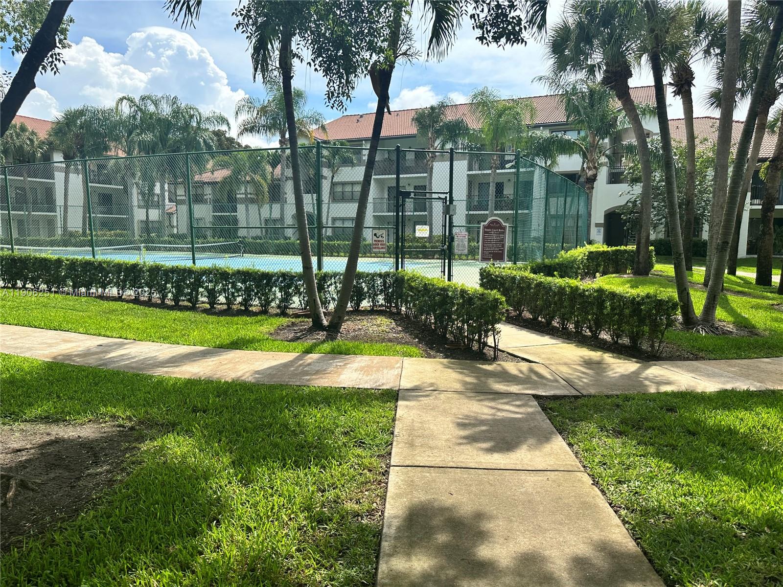 HOLLYWOOD PARC CONDOMINIU - Residential Lease