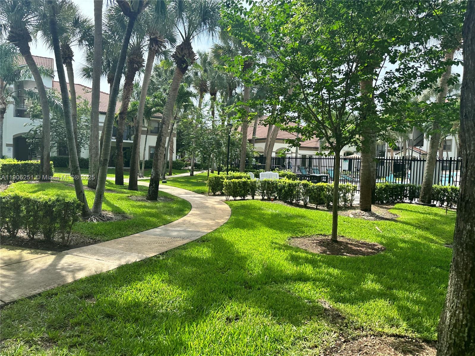 HOLLYWOOD PARC CONDOMINIU - Residential Lease