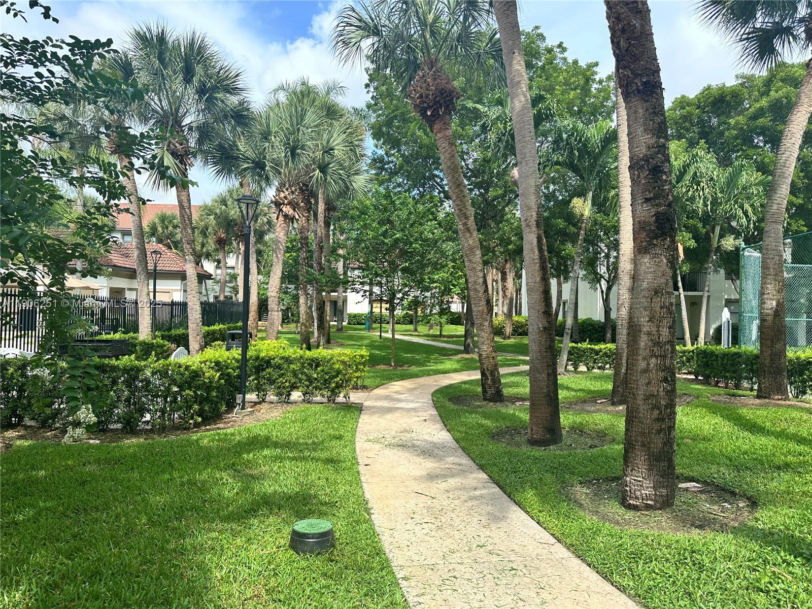 HOLLYWOOD PARC CONDOMINIU - Residential Lease