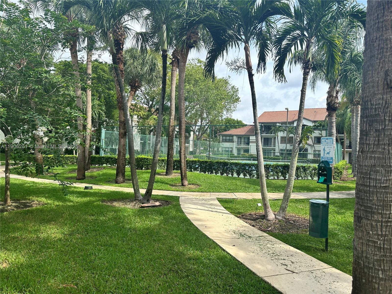 HOLLYWOOD PARC CONDOMINIU - Residential Lease