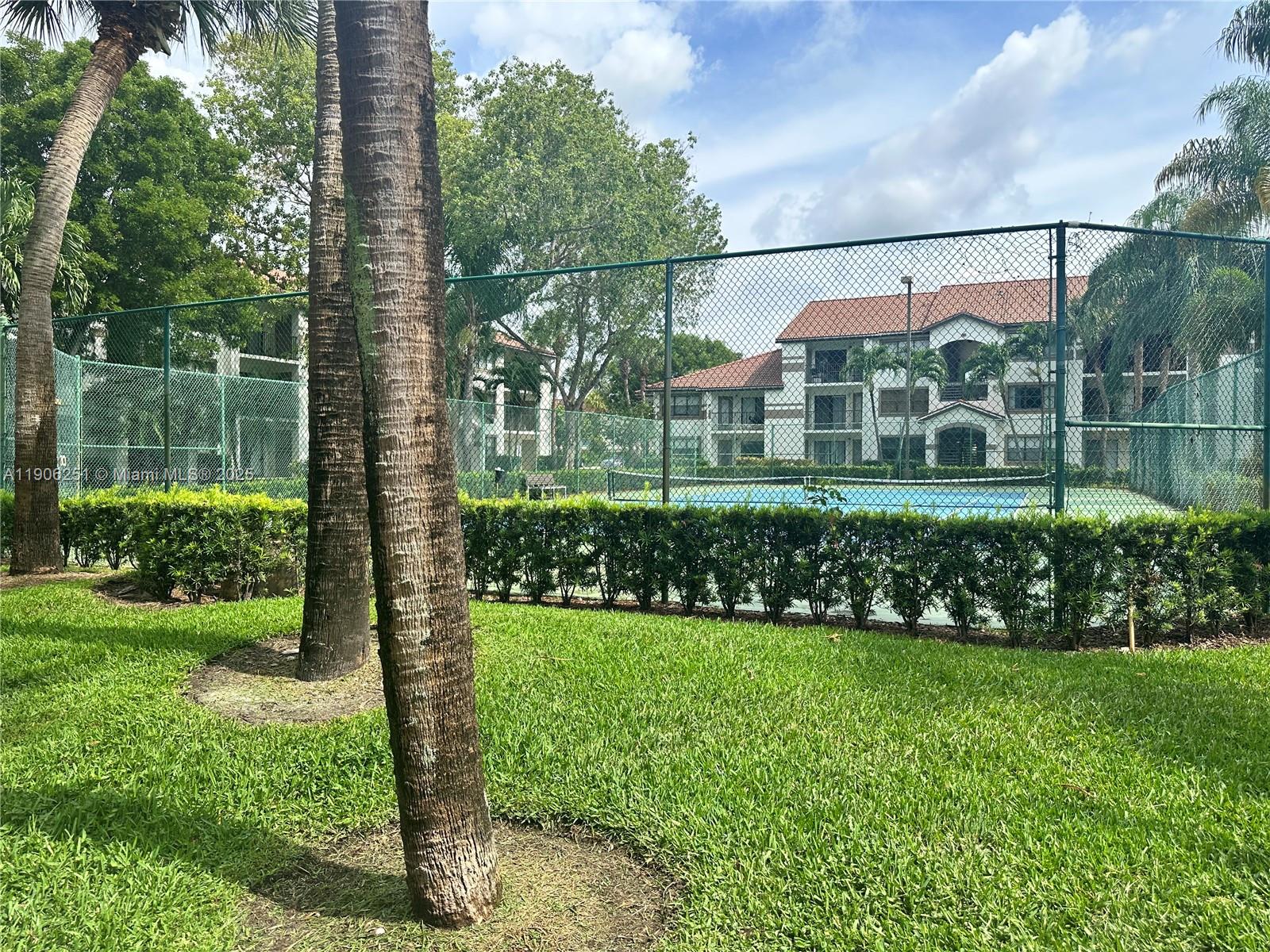 HOLLYWOOD PARC CONDOMINIU - Residential Lease