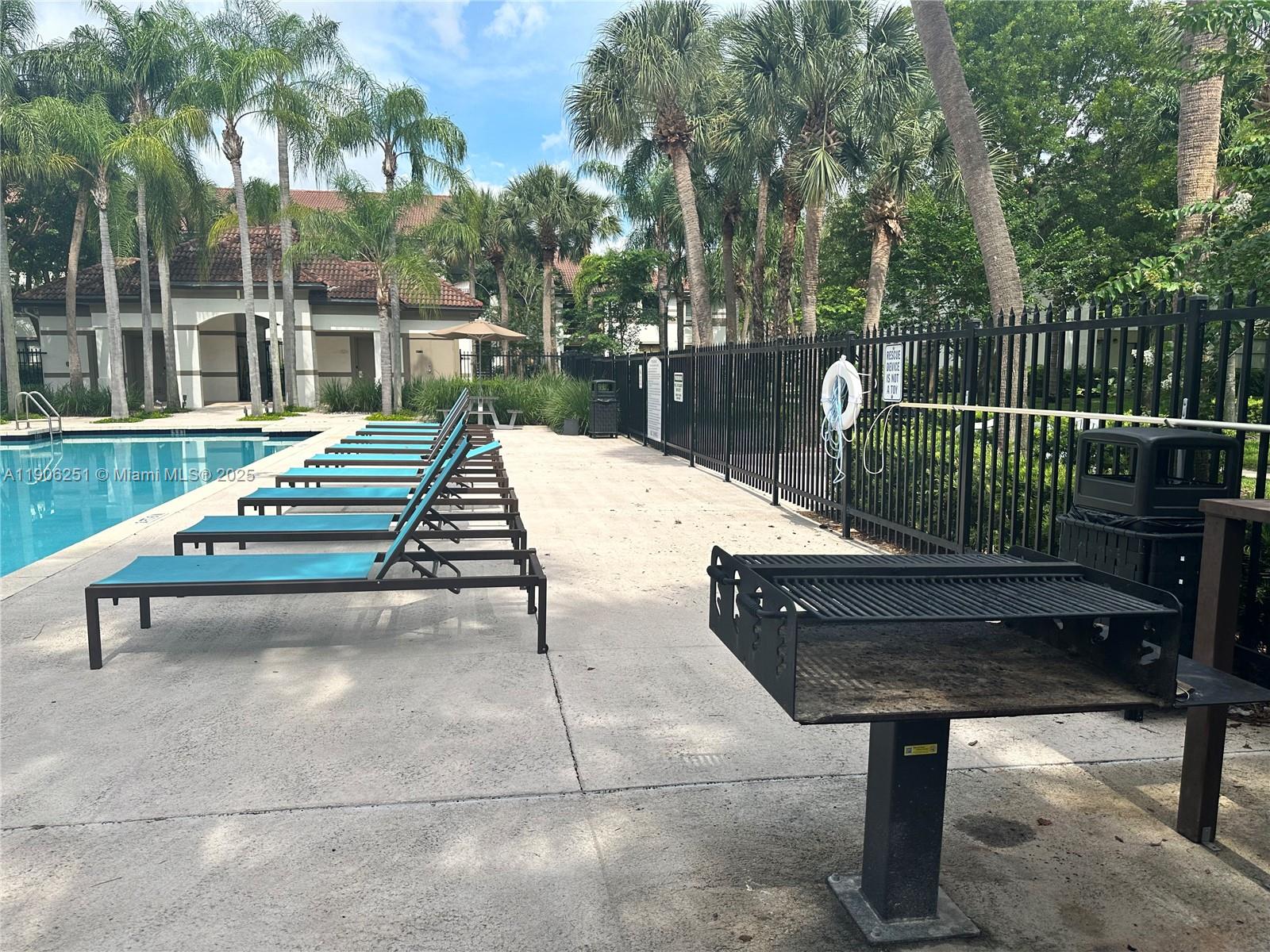 HOLLYWOOD PARC CONDOMINIU - Residential Lease