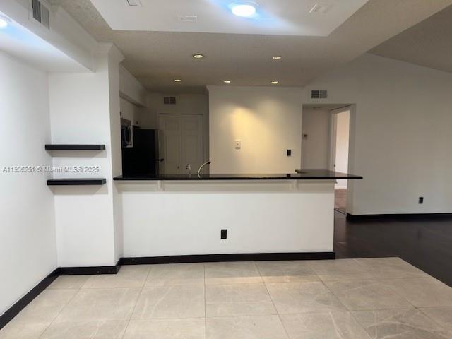 HOLLYWOOD PARC CONDOMINIU - Residential Lease