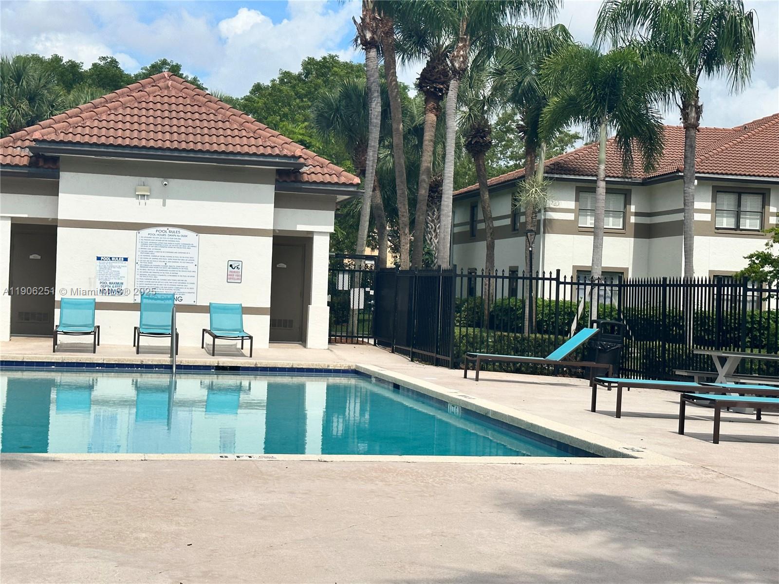 HOLLYWOOD PARC CONDOMINIU - Residential Lease