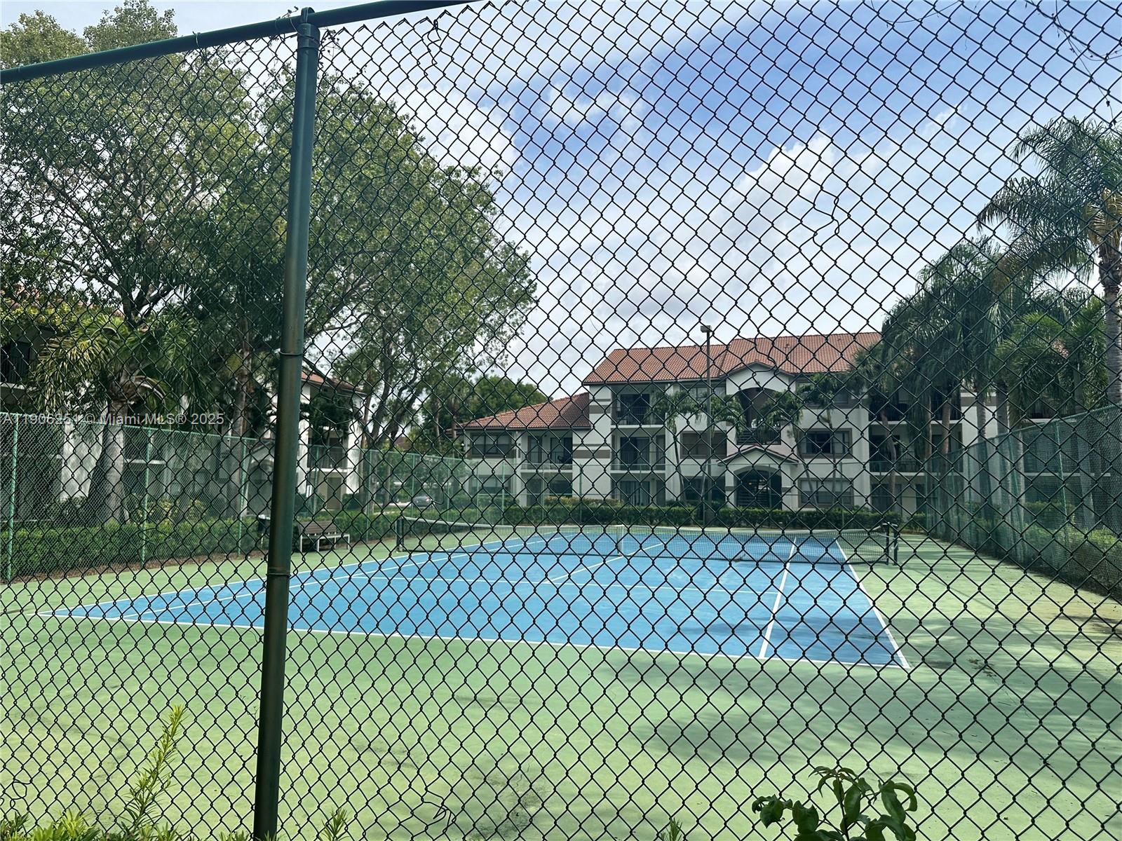 HOLLYWOOD PARC CONDOMINIU - Residential Lease