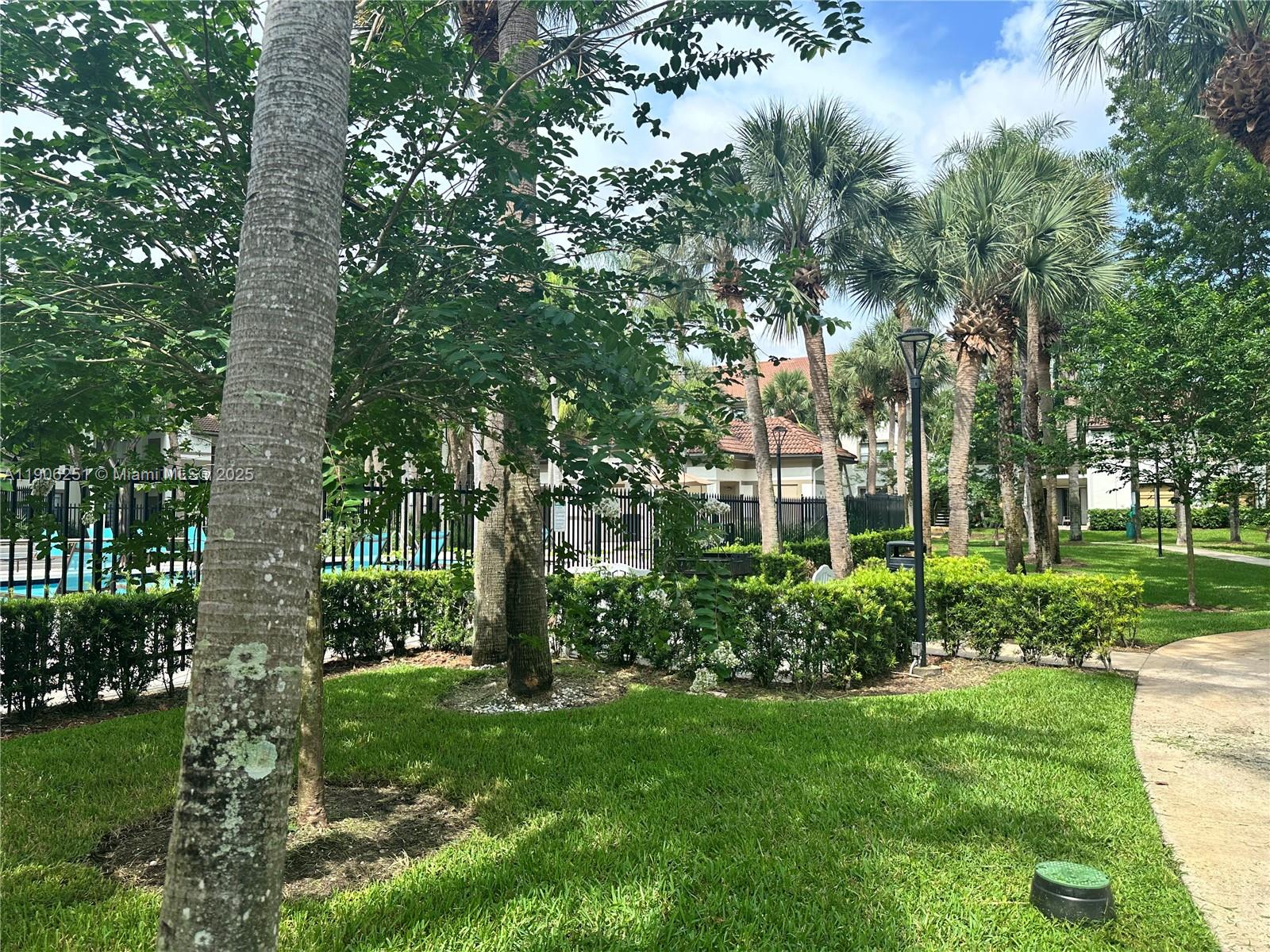 HOLLYWOOD PARC CONDOMINIU - Residential Lease