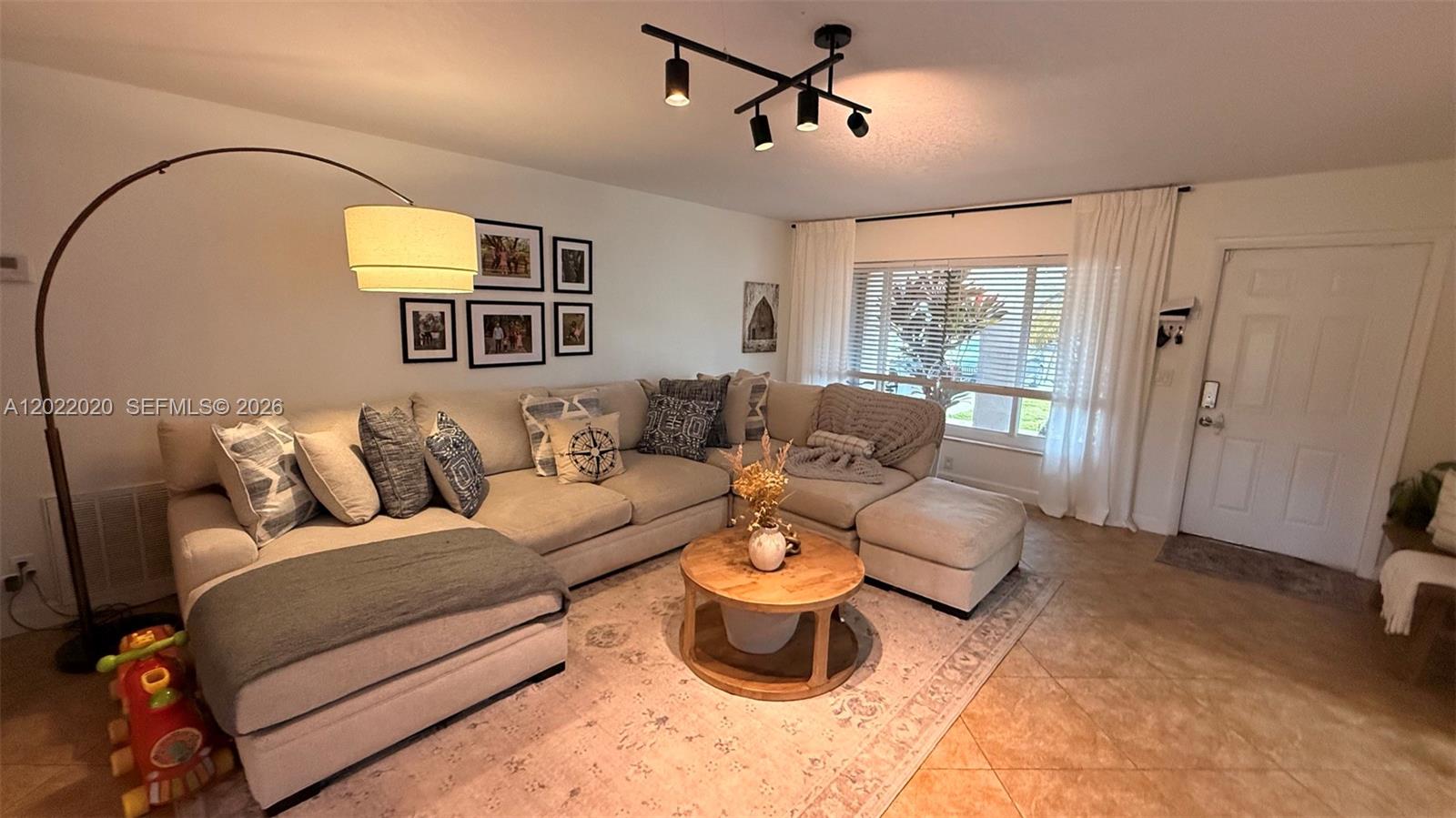 SANDALFOOT COVE SEC 7 AND - Residential