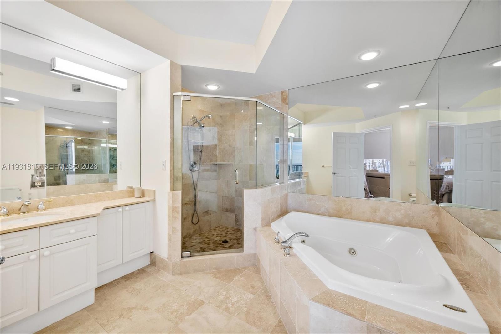 JACKSON TOWER LAS OLAS CO - Residential