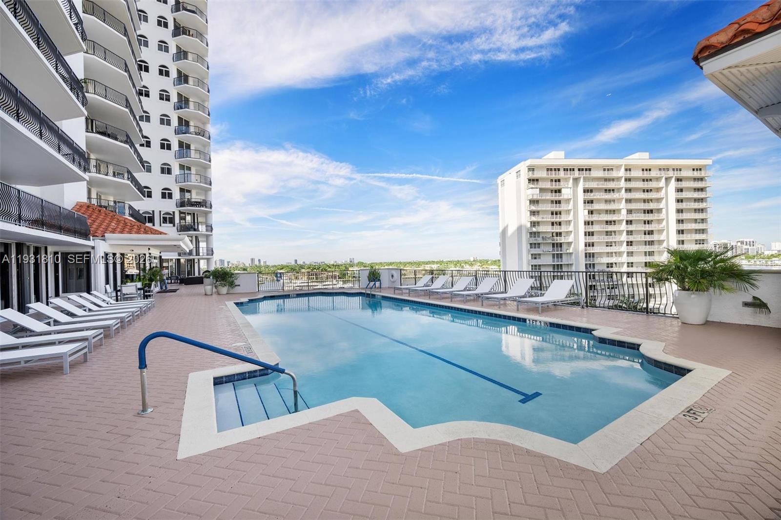 JACKSON TOWER LAS OLAS CO - Residential