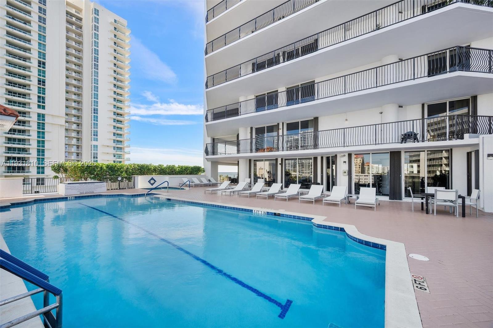 JACKSON TOWER LAS OLAS CO - Residential