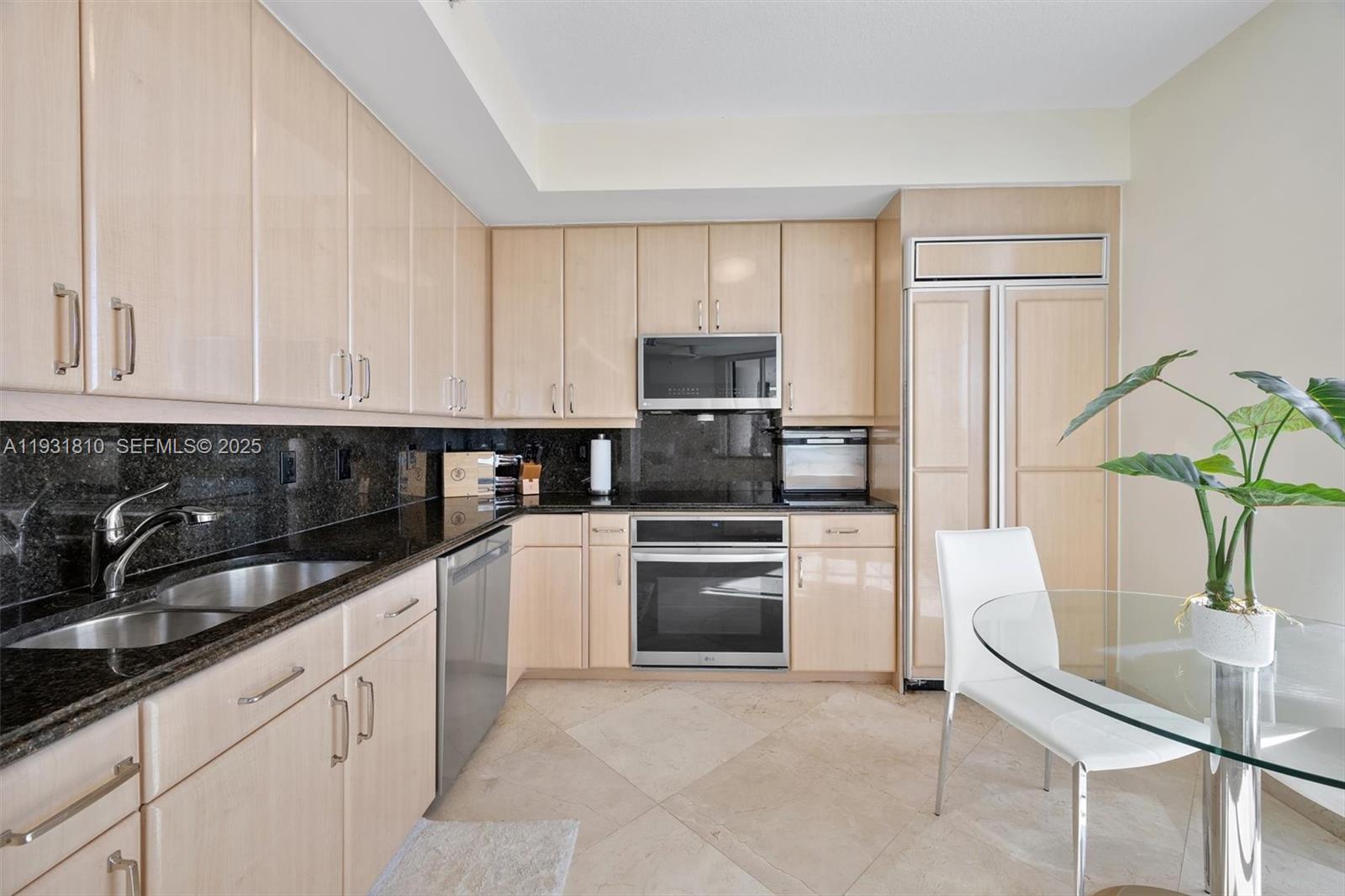 JACKSON TOWER LAS OLAS CO - Residential