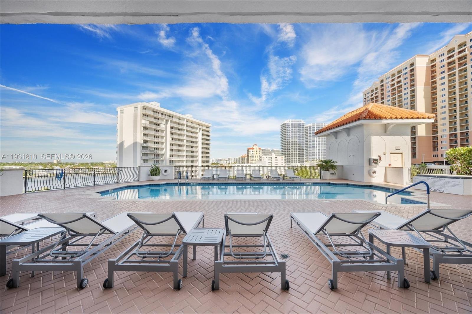 JACKSON TOWER LAS OLAS CO - Residential