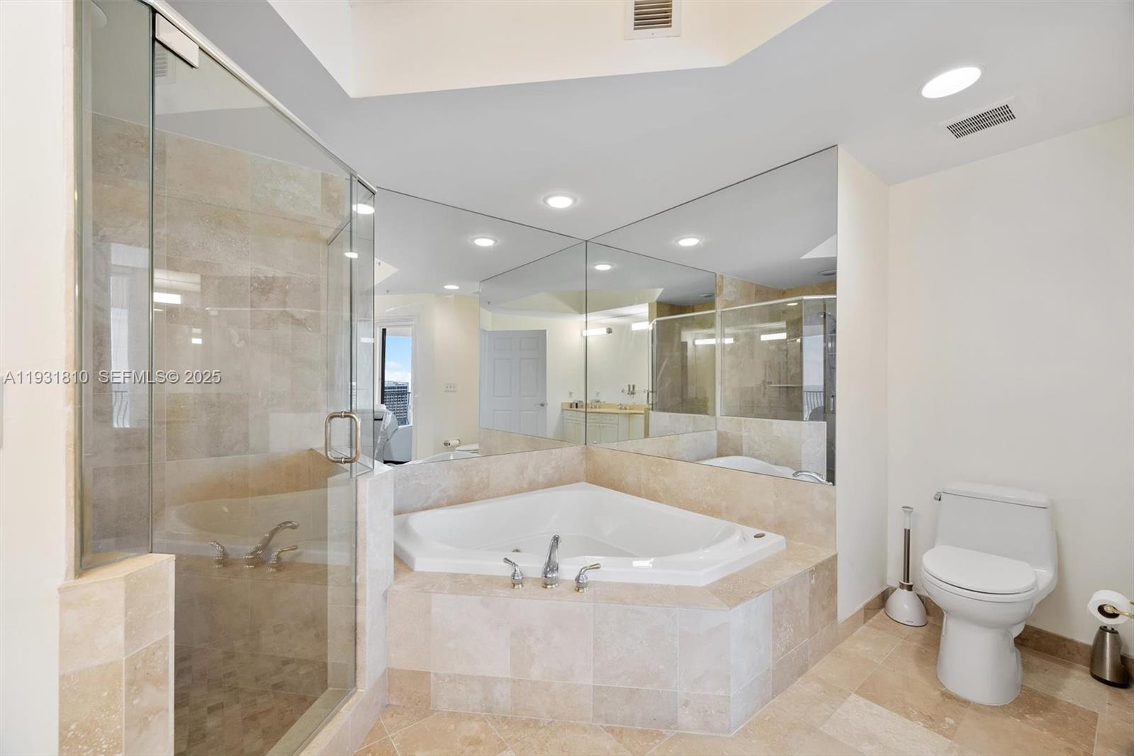 JACKSON TOWER LAS OLAS CO - Residential