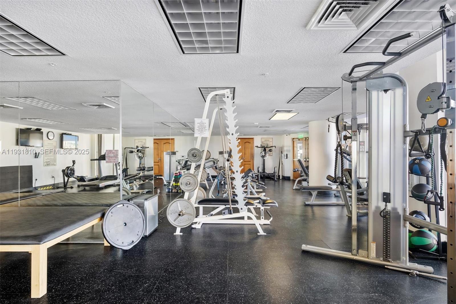 JACKSON TOWER LAS OLAS CO - Residential