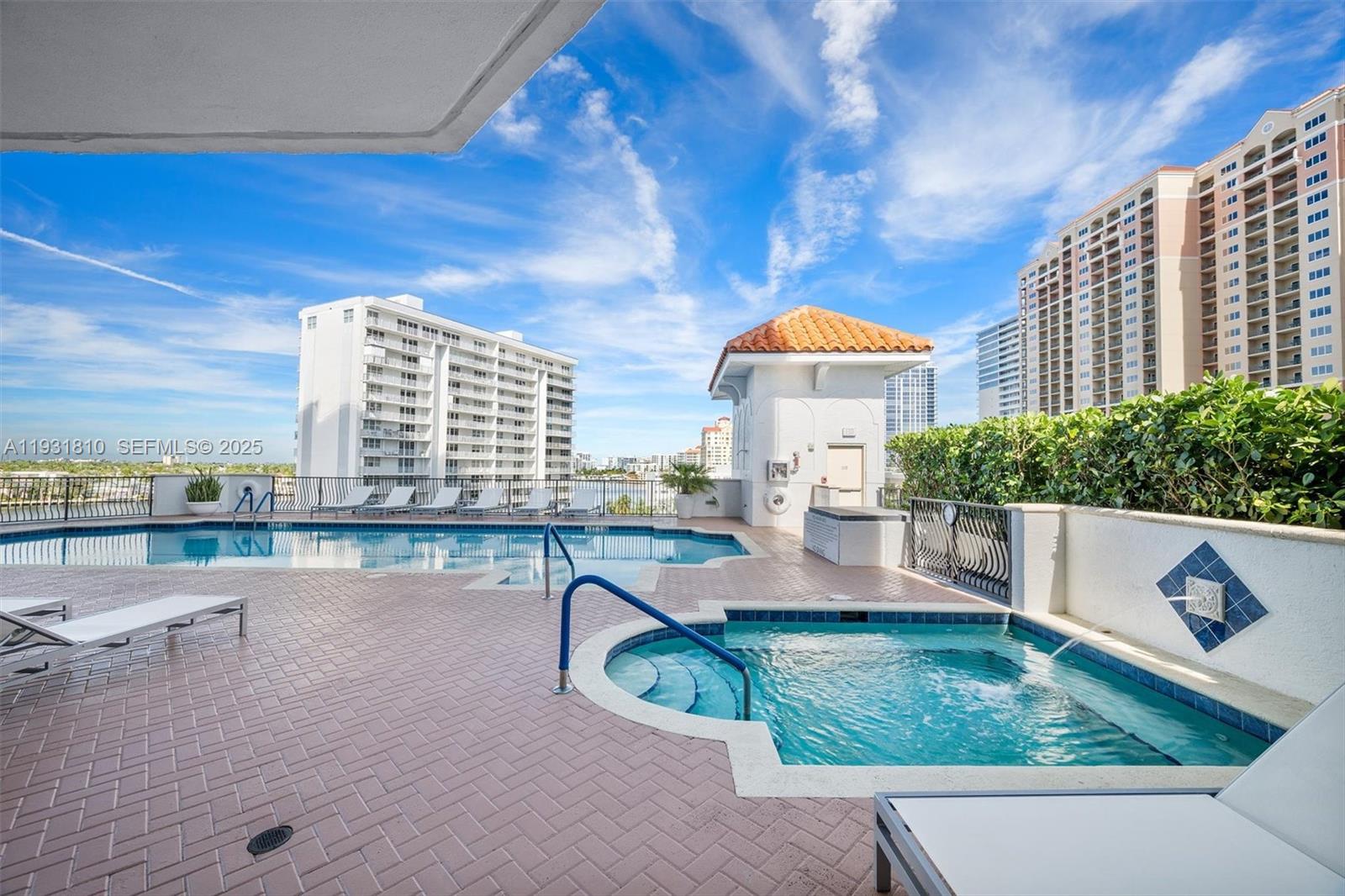 JACKSON TOWER LAS OLAS CO - Residential