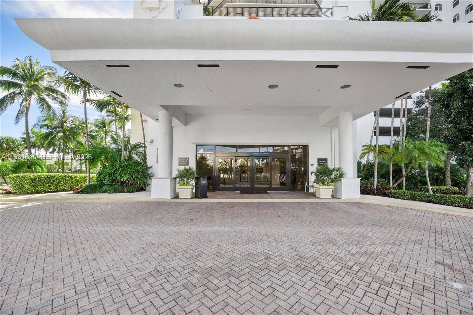 JACKSON TOWER LAS OLAS CO - Residential