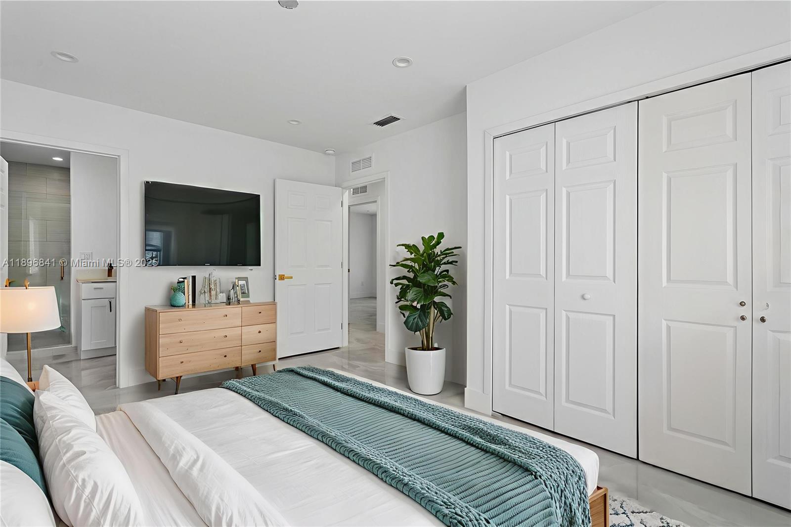 HIALEAH HEIGHTS - Residential Lease