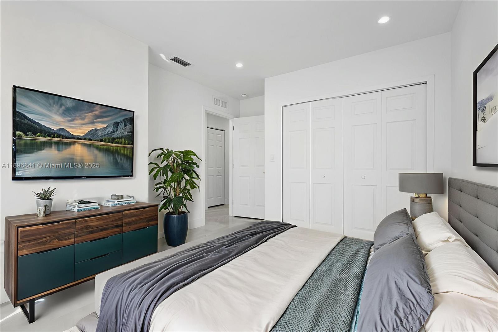 HIALEAH HEIGHTS - Residential Lease