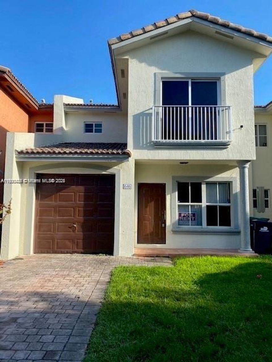 BEAUTIFUL TOWNHOUSE WITH 3 BEDROOMS AND 2.5 BATHROOMS. NO APPROVAL !! .. BRIGHT AND SPACIOUS WITH GREAT KITCHEN SPACE. TYLE ON
BEDROOMS AND TILE ON COMMON AREAS. 2 PARKING SPACES. NO HOA!! GREAT FOR INVESTOR!!!  RENTED FOR $2300 until February 2026. Showings only with a signed offer