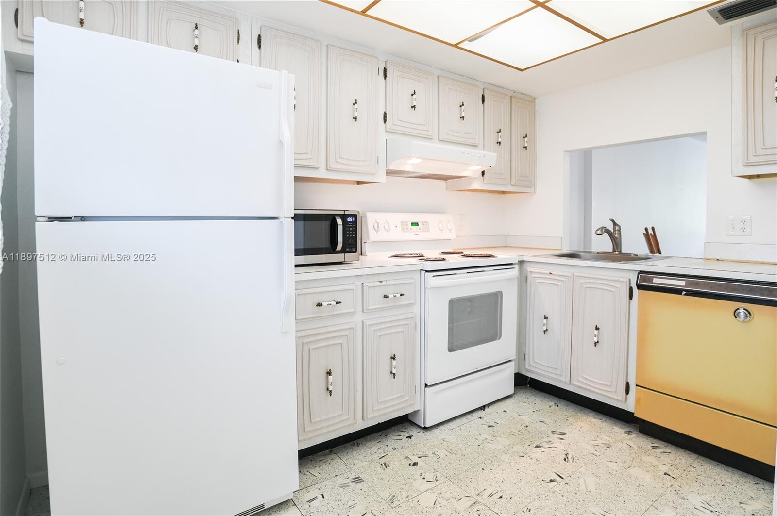 110 Royal Park Dr 2H