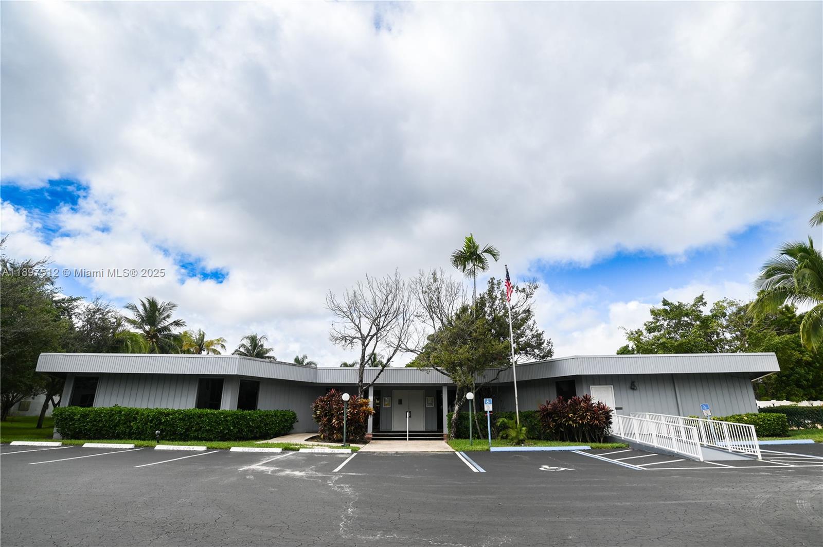 ROYAL PARK CONDO - Residential