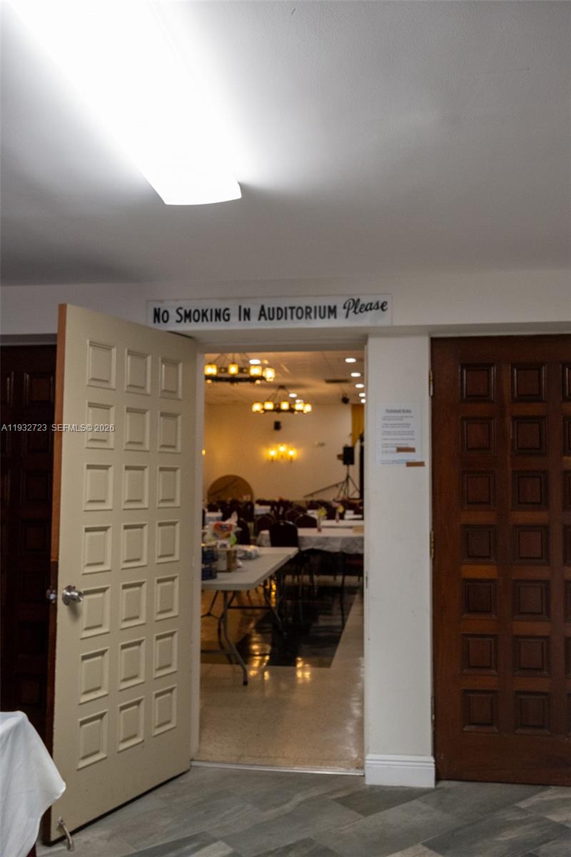 LAUDERDALE OAKS CONDO II - Residential