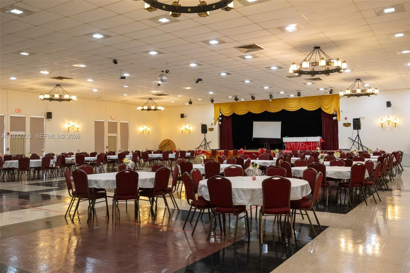 LAUDERDALE OAKS CONDO II - Residential