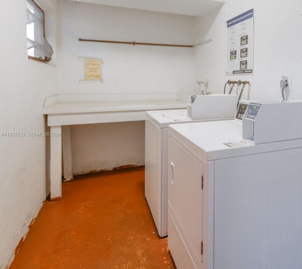 LAUDERDALE OAKS CONDO II - Residential