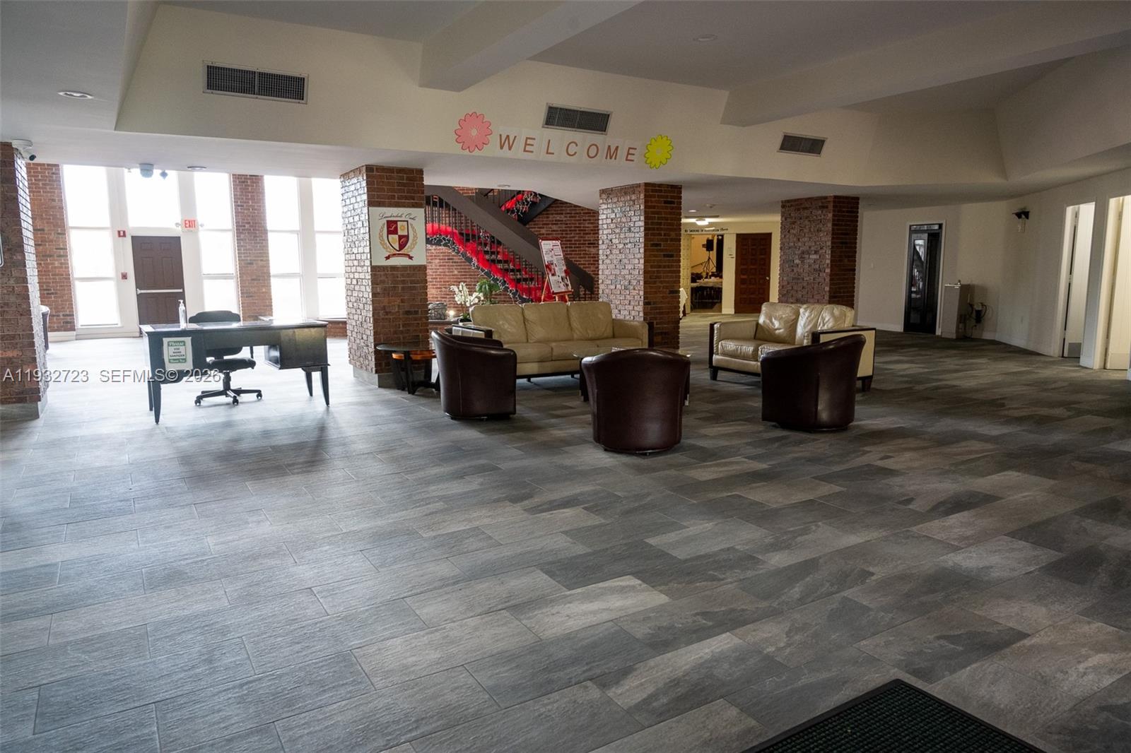 LAUDERDALE OAKS CONDO II - Residential