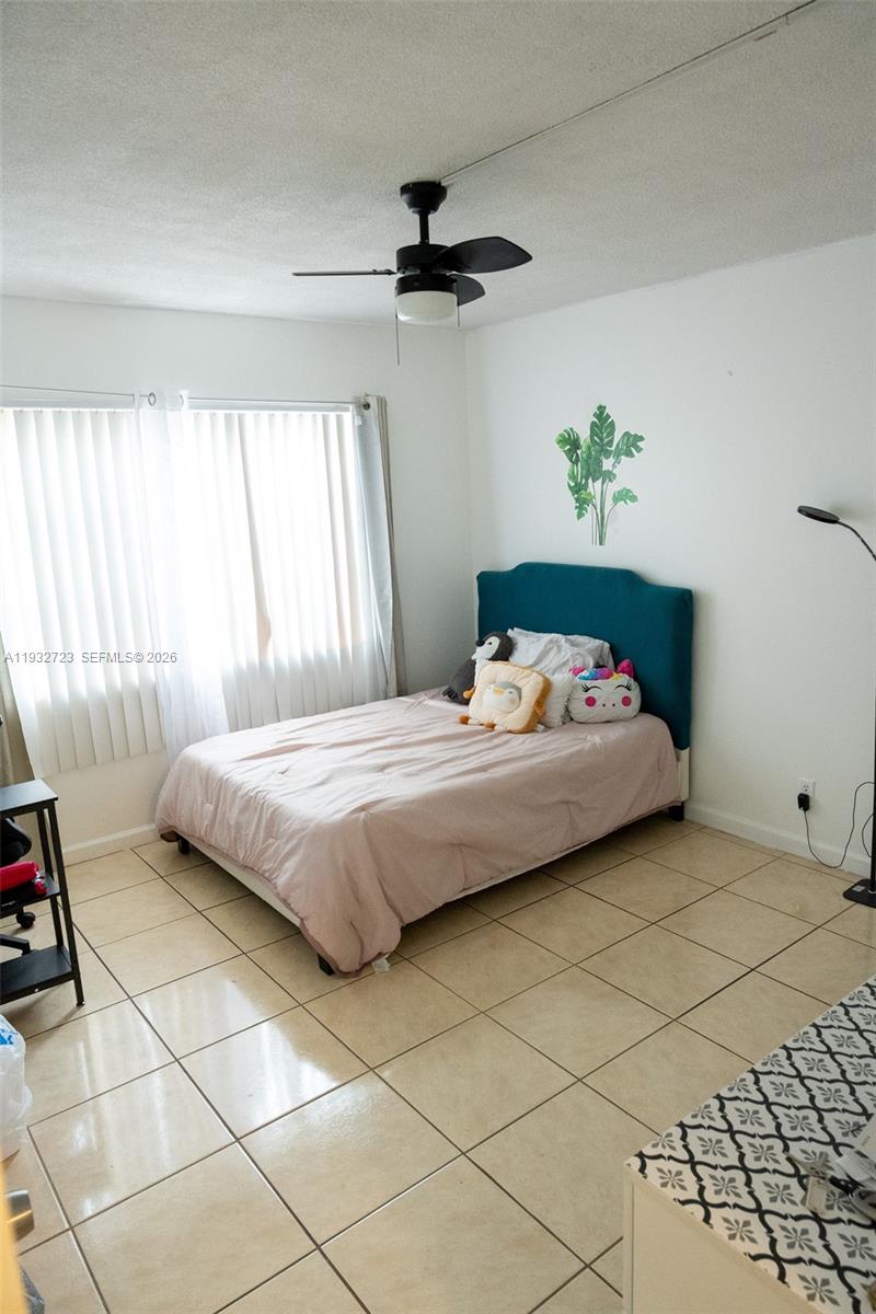 LAUDERDALE OAKS CONDO II - Residential