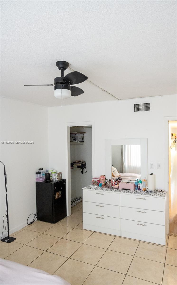 LAUDERDALE OAKS CONDO II - Residential