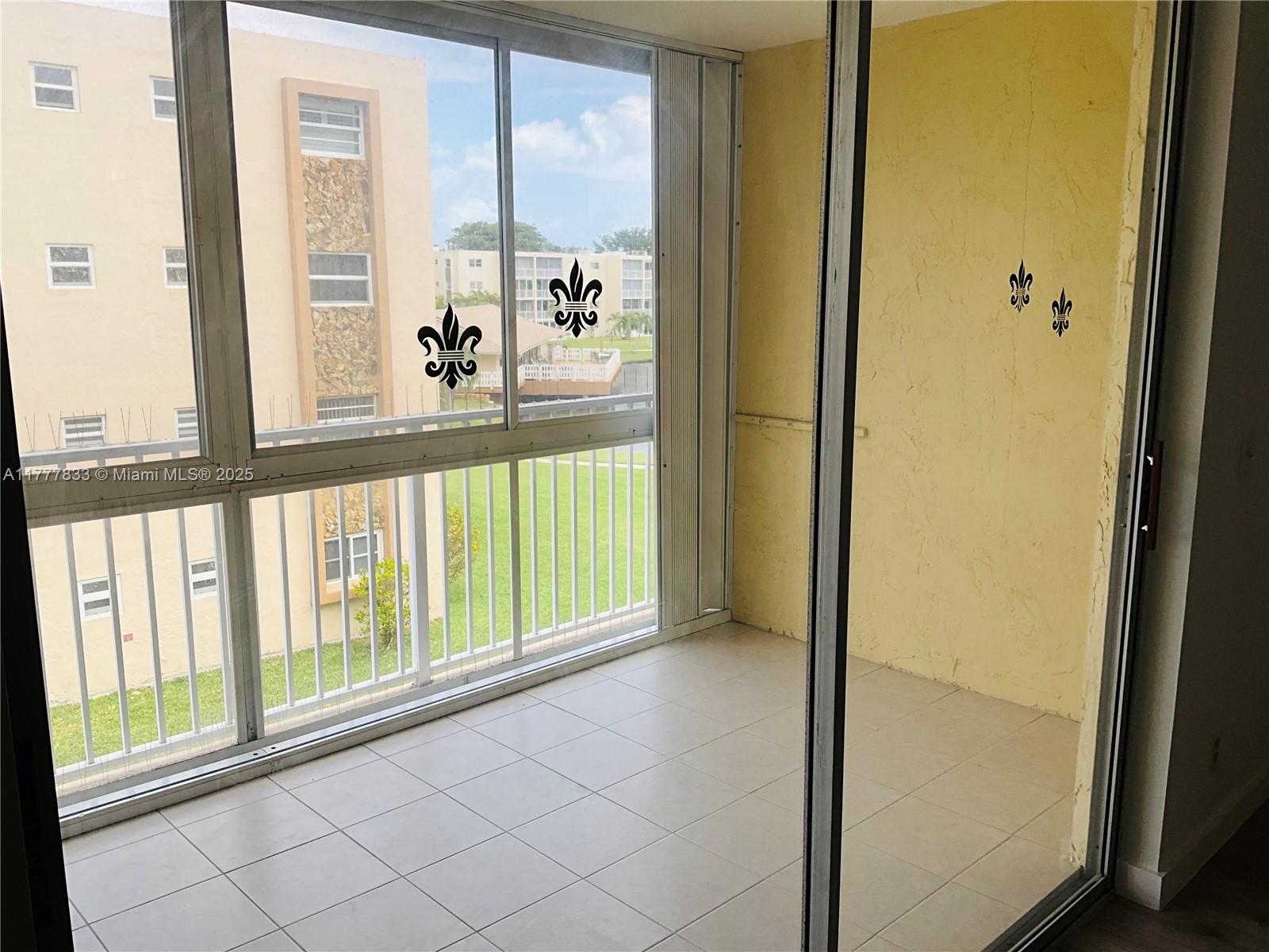 MEADOWBROOK LAKES CONDO - Residential
