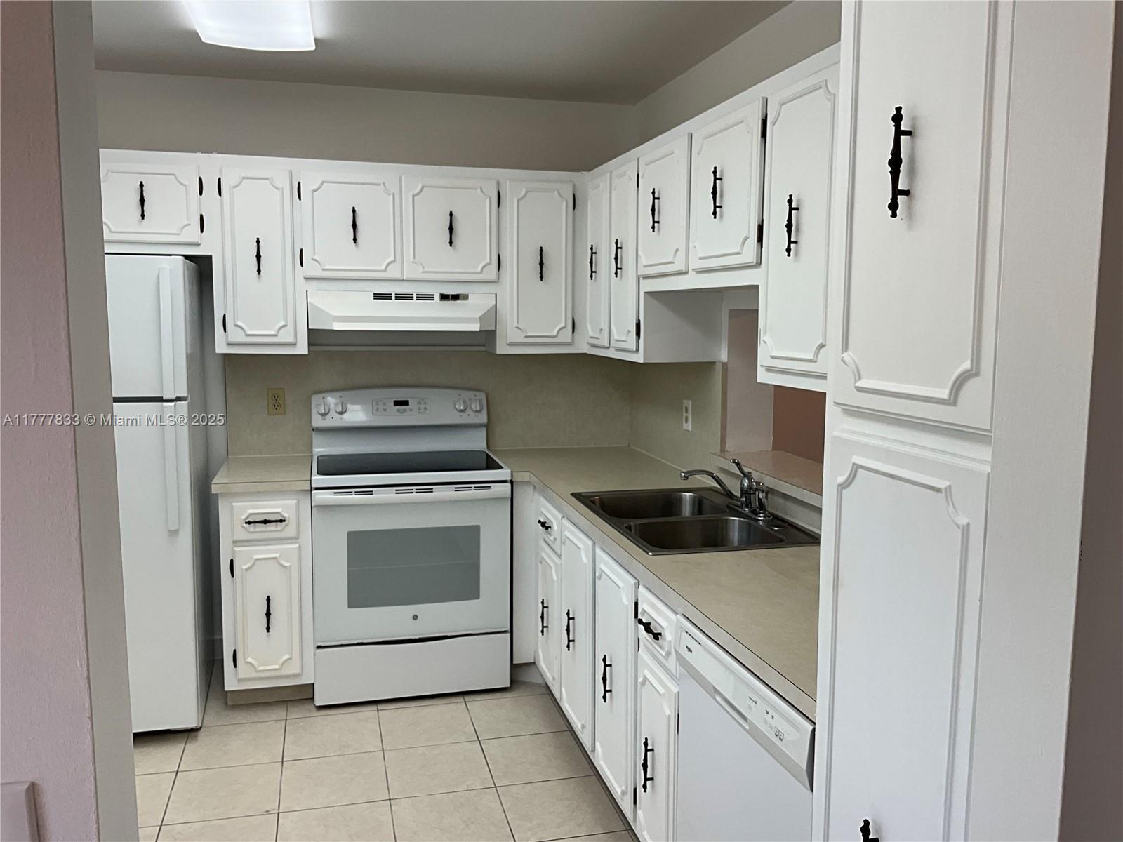 MEADOWBROOK LAKES CONDO - Residential