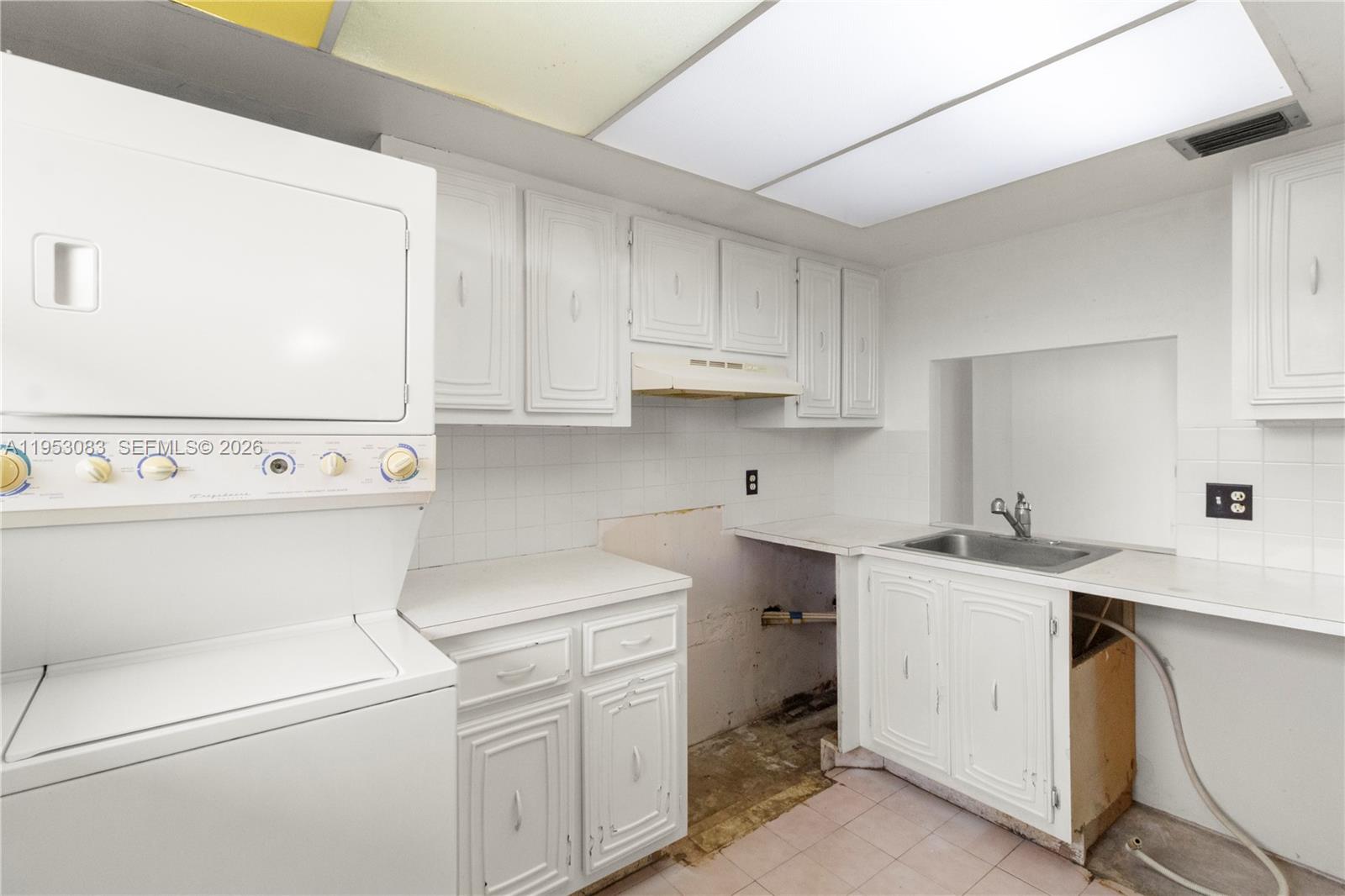 ROYAL PARK CONDO - Residential