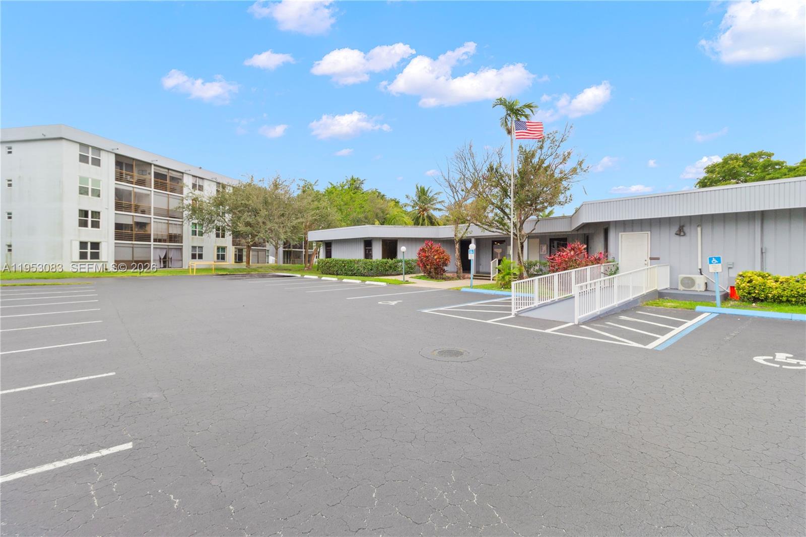 ROYAL PARK CONDO - Residential