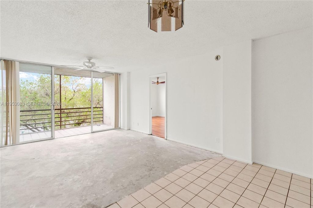 Photo of 117 Royal Park Dr #3H, Oakland Park, FL 33309 (MLS # A11953083)