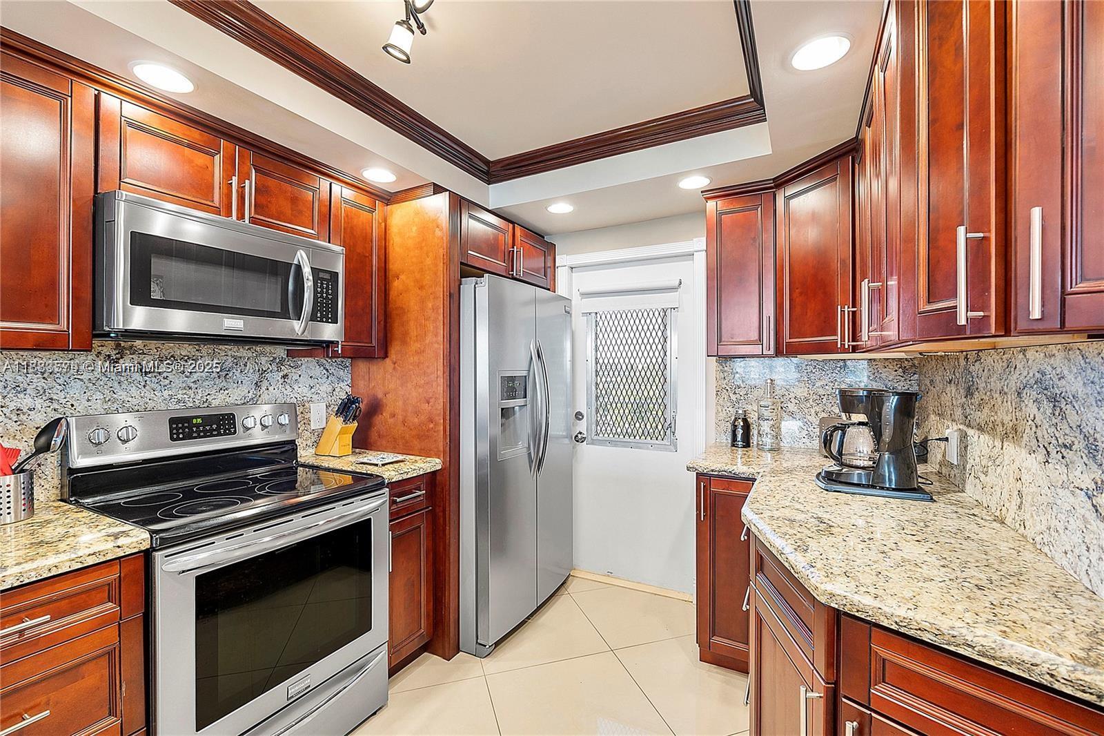 NO 39 PALM-AIRE COUNTRY C - Residential Lease