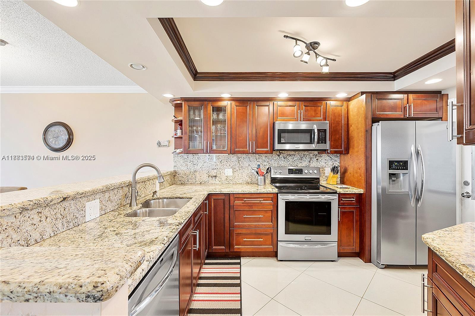 NO 39 PALM-AIRE COUNTRY C - Residential Lease