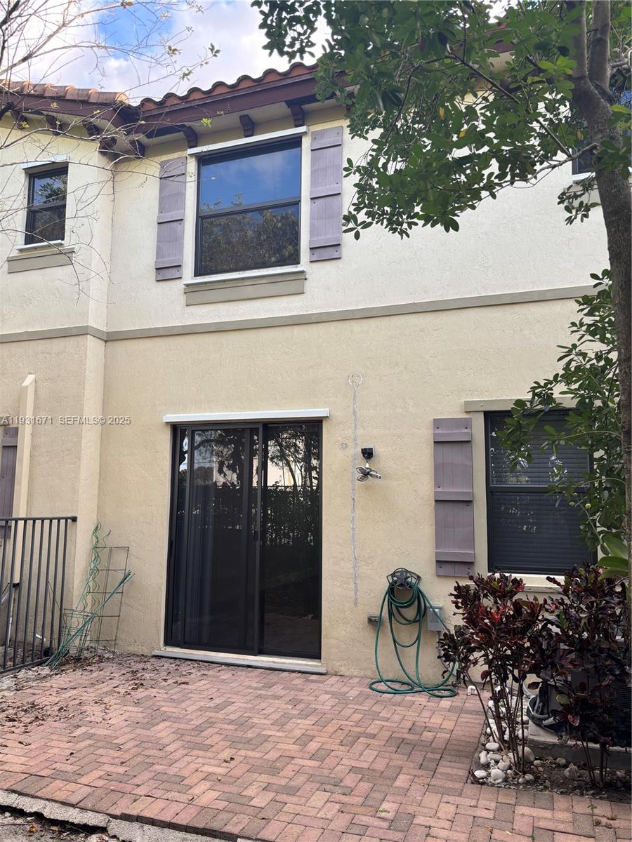 SIMONTON COURT - Residential Lease