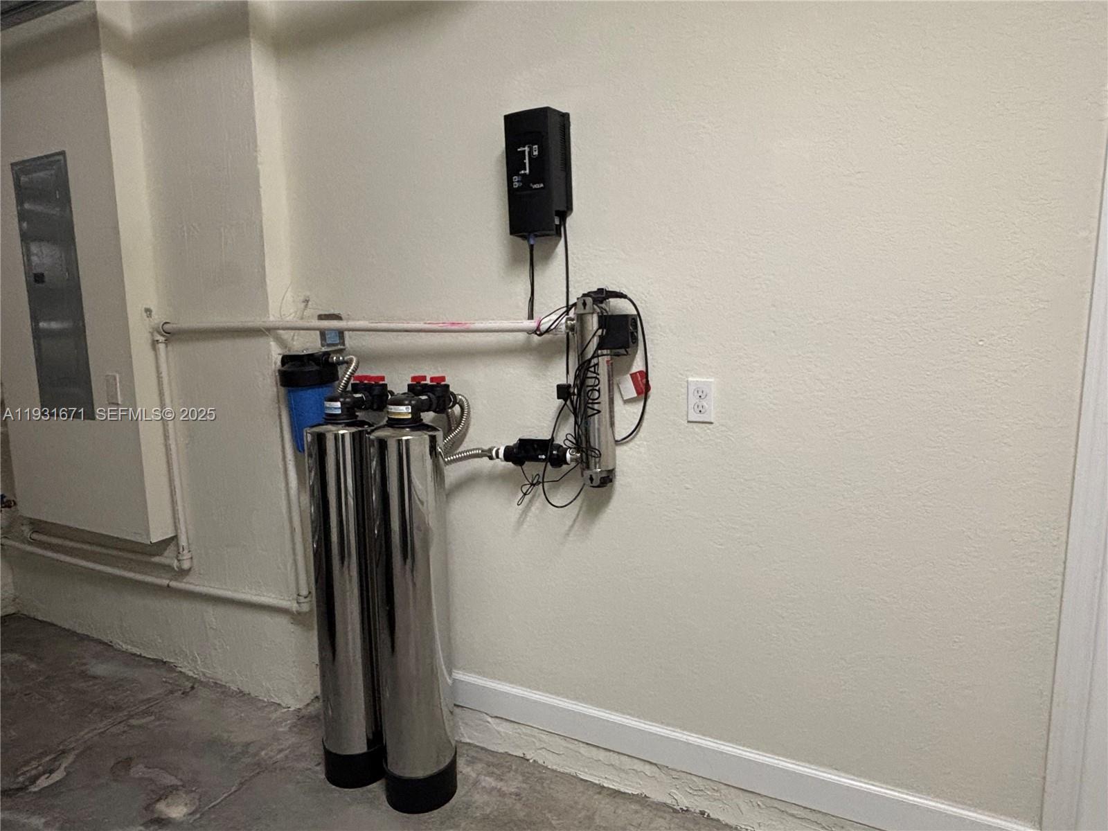 SIMONTON COURT - Residential Lease