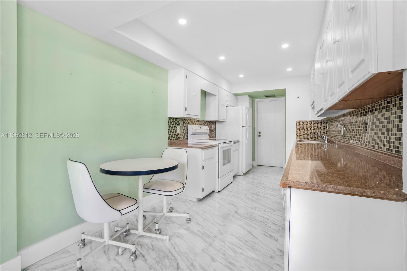 LAKE POINT TOWER CONDOMIN - Residential