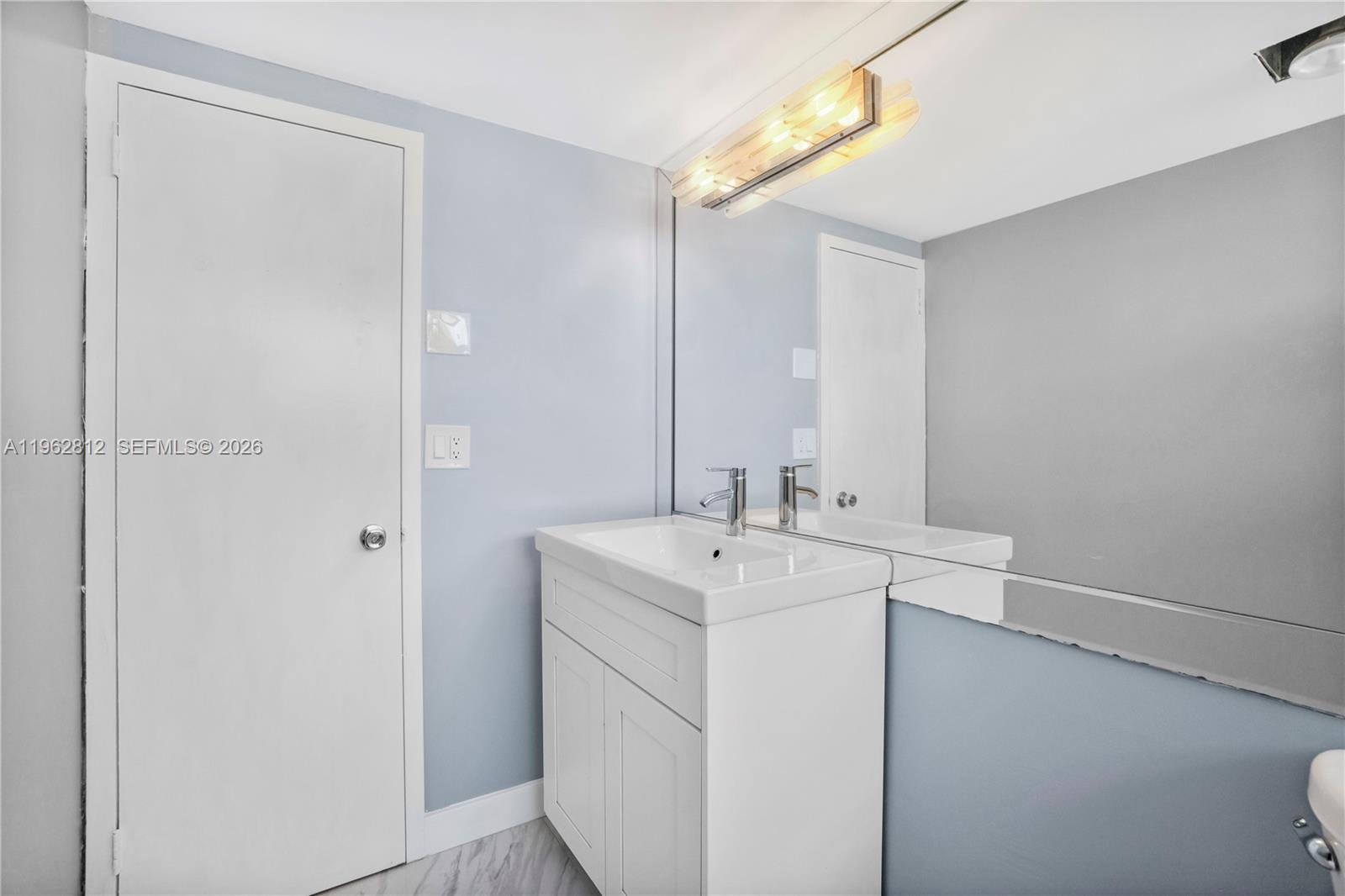 LAKE POINT TOWER CONDOMIN - Residential