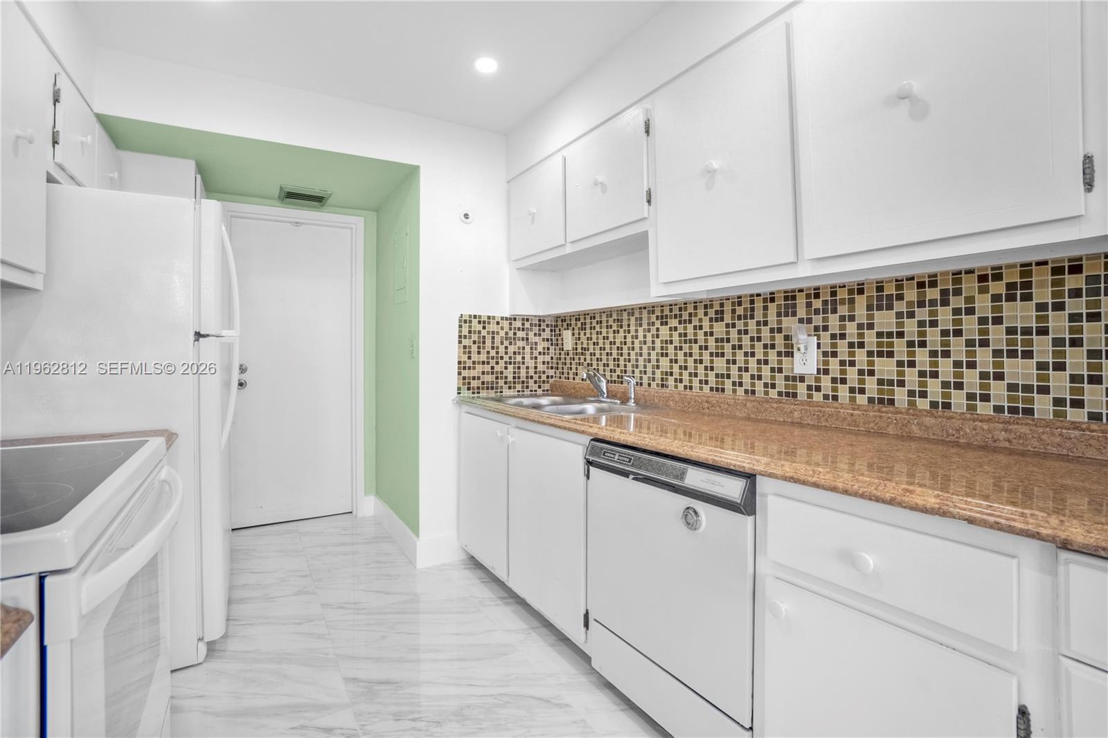 LAKE POINT TOWER CONDOMIN - Residential